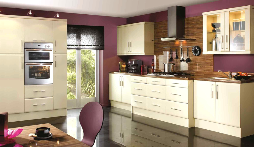 Purple wallpaper for the kitchen needs to be chosen without intrusive drawings Purple wallpaper for the kitchen needs to be chosen without intrusive drawings