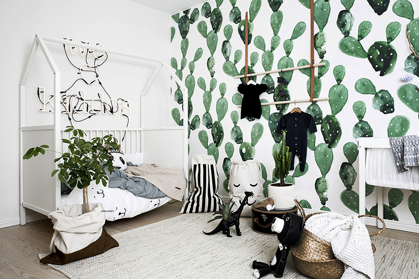 Dažniausiai sienų freskos darželyje dedamos už lovos ar žaidimų zonoje. Dažniausiai sienų freskos darželyje dedamos už lovos ar žaidimų zonoje.