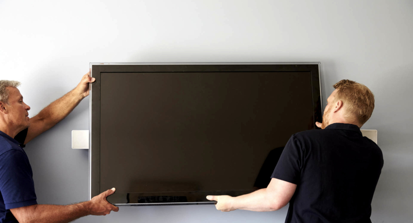 Ang pagpili ng lokasyon ng pag-install para sa TV ay nakasalalay sa silid kung saan gagamitin ang aparato. Ang pagpili ng lokasyon ng pag-install para sa TV ay nakasalalay sa silid kung saan gagamitin ang aparato.