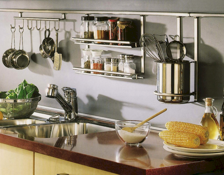 Ved hjælp af et gelænder kan du skabe en illusion, takket være hvilken kommunikation synes at være en del af det samlede billede. Ved hjælp af et gelænder kan du skabe en illusion, takket være hvilken kommunikation synes at være en del af det samlede billede.