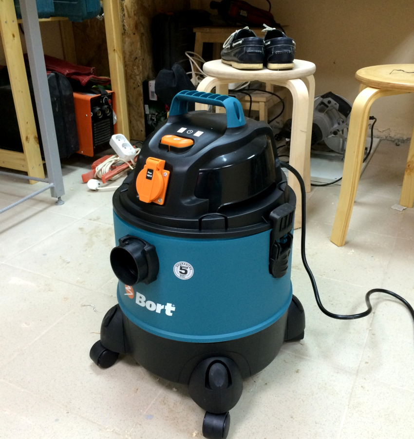 I placeringen af industrielle støvsugere i budgetsegmentet Bort BSS-1010 tog andenpladsen I placeringen af industrielle støvsugere i budgetsegmentet Bort BSS-1010 tog andenpladsen