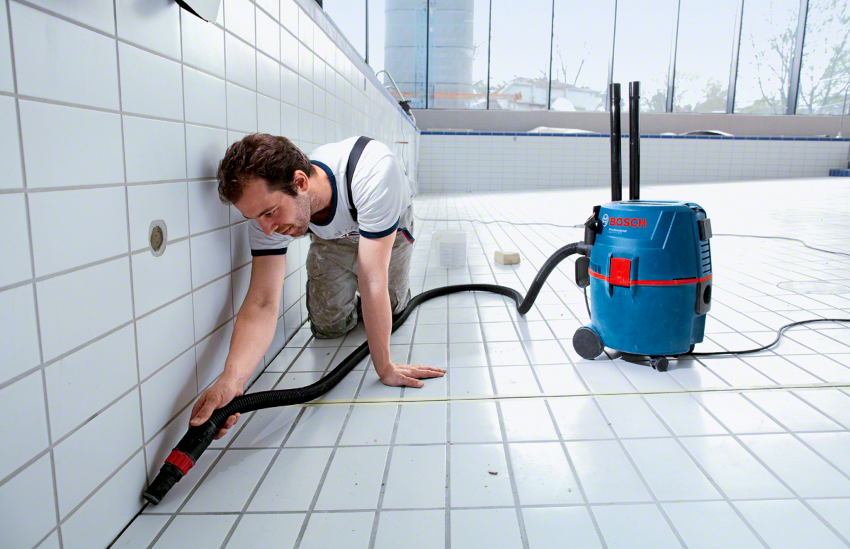 Konstruktionsstøvsugeren er i stand til at samle op selv små sten, der er tilbage efter reparation Konstruktionsstøvsugeren er i stand til at samle op selv små sten, der er tilbage efter reparation