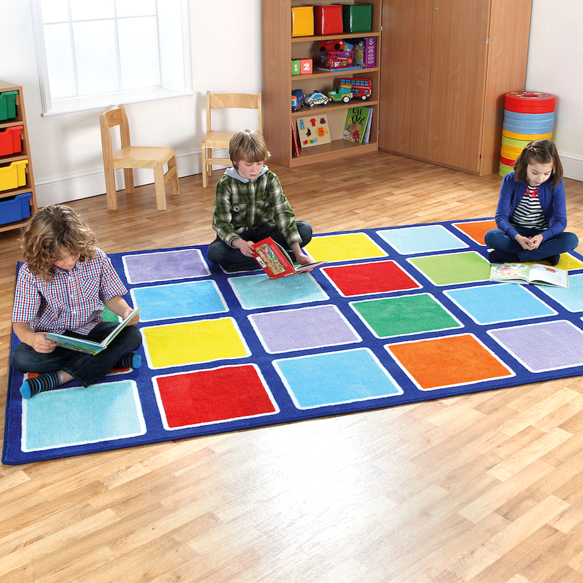 Når du dekorerer designet til et legerum til børn, er farven inklusive gulvet den dominerende funktion Når du dekorerer designet til et legerum til børn, er farven inklusive gulvet den dominerende funktion