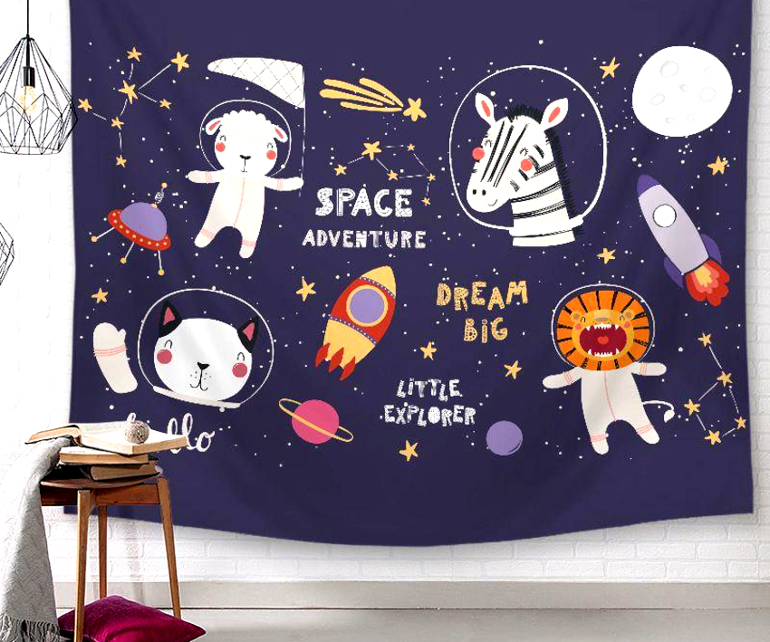 Vægbeslag er lavet af både tæt uld og lettere silke, linned Vægbeslag er lavet af både tæt uld og lettere silke, linned