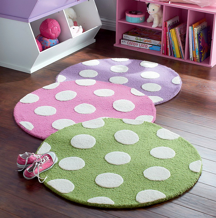 Når du begynder at lave et tæppe i børnehaven med dine egne hænder, skal du være sikker på at det efter rengøring ikke mister sit udseende Når du begynder at lave et tæppe i børnehaven med dine egne hænder, skal du være sikker på at det efter rengøring ikke mister sit udseende
