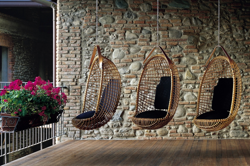 Ikea-virksomhedens hængestole er kendetegnet ved klare konturer, manglende indretning og tætte tekstiler Ikea-virksomhedens hængestole er kendetegnet ved klare konturer, manglende indretning og tætte tekstiler