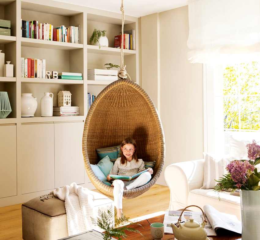 Det mest populære materiale, der bruges til vævning af stole, er rotting Det mest populære materiale, der bruges til vævning af stole, er rotting