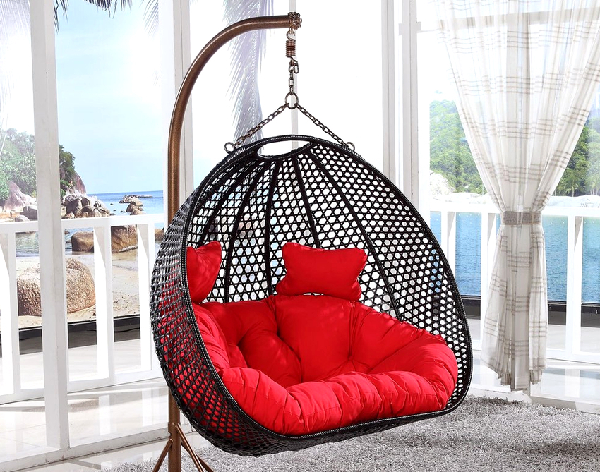 Hængestole af plast holder længere, hvis de opbevares indendørs om vinteren Hængestole af plast holder længere, hvis de opbevares indendørs om vinteren