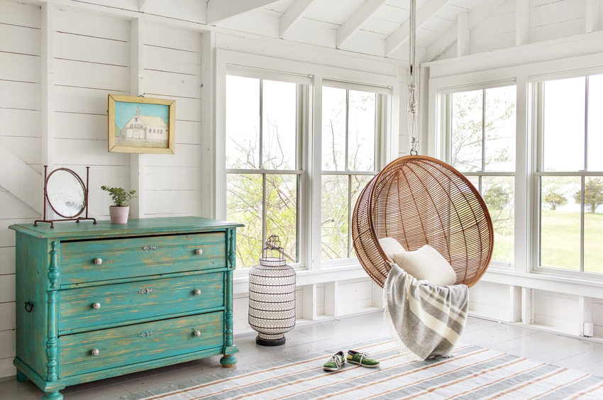 Med loftbjælker indendørs er det lettere at installere en hængestol Med loftbjælker indendørs er det lettere at installere en hængestol