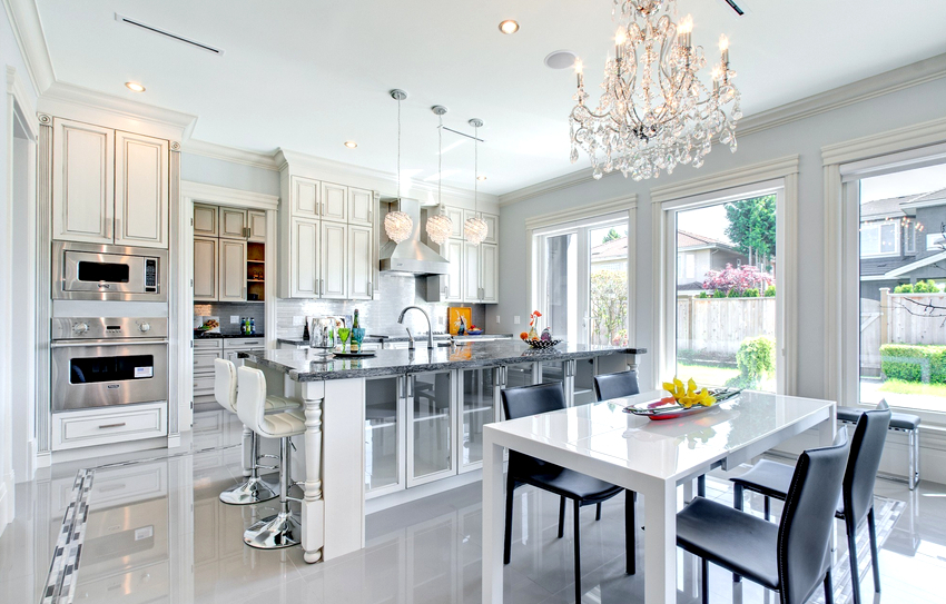 Uma marca global bem conhecida com um século de história é o fabricante de lustres tcheco Elite Bohemia Uma marca global bem conhecida com um século de história é o fabricante de lustres tcheco Elite Bohemia