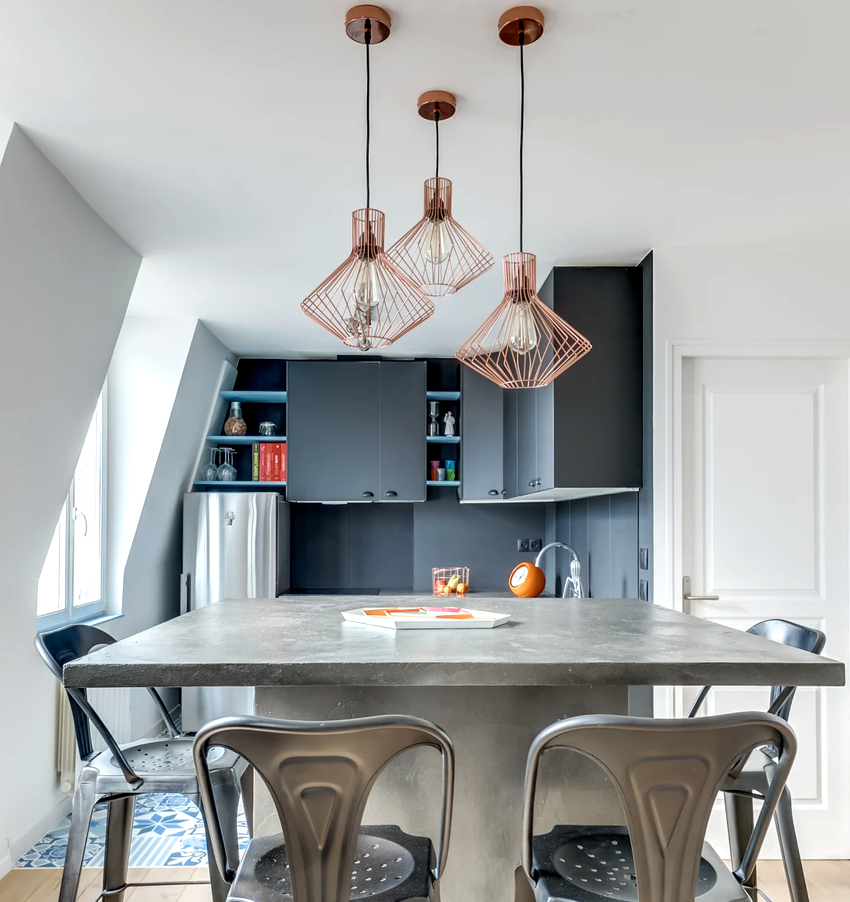 O metal usado para fazer a moldura do lustre é um material durável, durável e resistente ao desgaste O metal usado para fazer a moldura do lustre é um material durável, durável e resistente ao desgaste