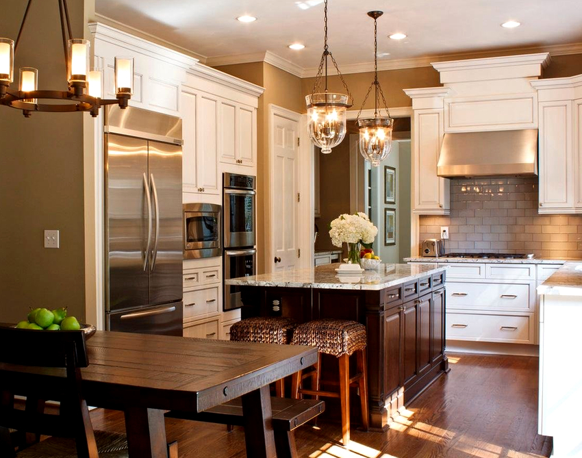 Todos os lustres são de dois tipos: pendente ou teto Todos os lustres são de dois tipos: pendente ou teto