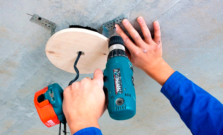 A melhor opção para montar um lustre é um teto de concreto. A melhor opção para montar um lustre é um teto de concreto.