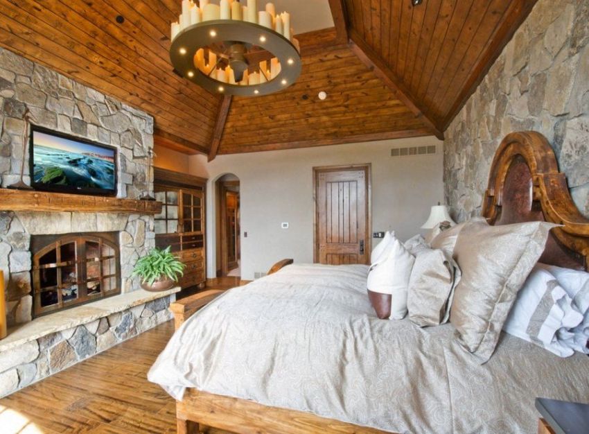 Often, designers offer such projects of rooms where the chandelier is located not in the center, but directly above the bed. Often, designers offer such projects of rooms where the chandelier is located not in the center, but directly above the bed.