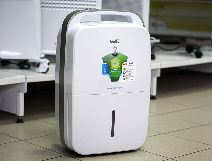 Овлажнителят Ballu е компактен и има вградена дръжка за лесно боравене Овлажнителят Ballu е компактен и има вградена дръжка за лесно боравене