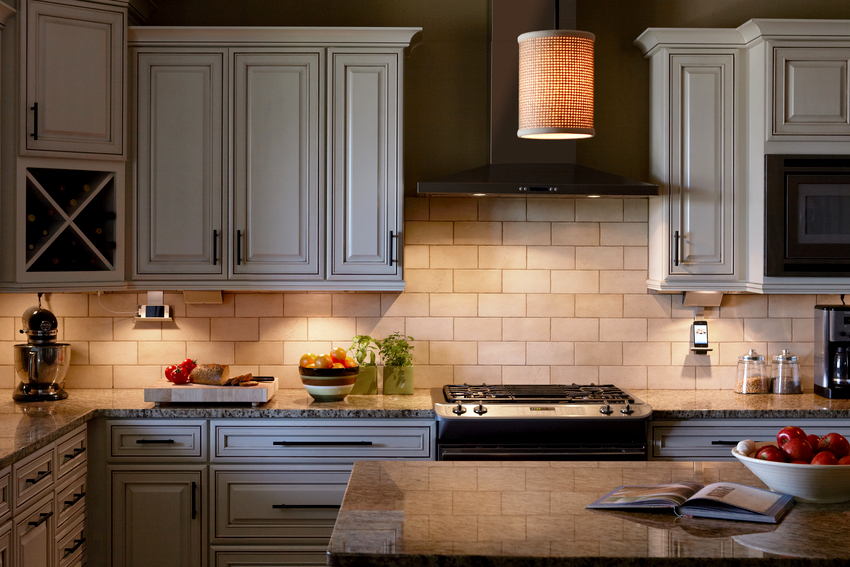 Belysning av arbeidsplassen skal organiseres på en slik måte at den ikke lyser opp øynene Belysning av arbeidsplassen skal organiseres på en slik måte at den ikke lyser opp øynene