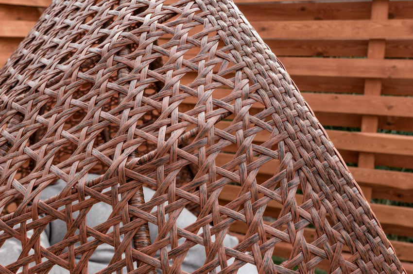 เก้าอี้ทำด้วยมือจะมีรูปลักษณ์ดั้งเดิมและเป็นส่วนเสริมที่ยอดเยี่ยมสำหรับการตกแต่งภายใน เก้าอี้ทำด้วยมือจะมีรูปลักษณ์ดั้งเดิมและเป็นส่วนเสริมที่ยอดเยี่ยมสำหรับการตกแต่งภายใน