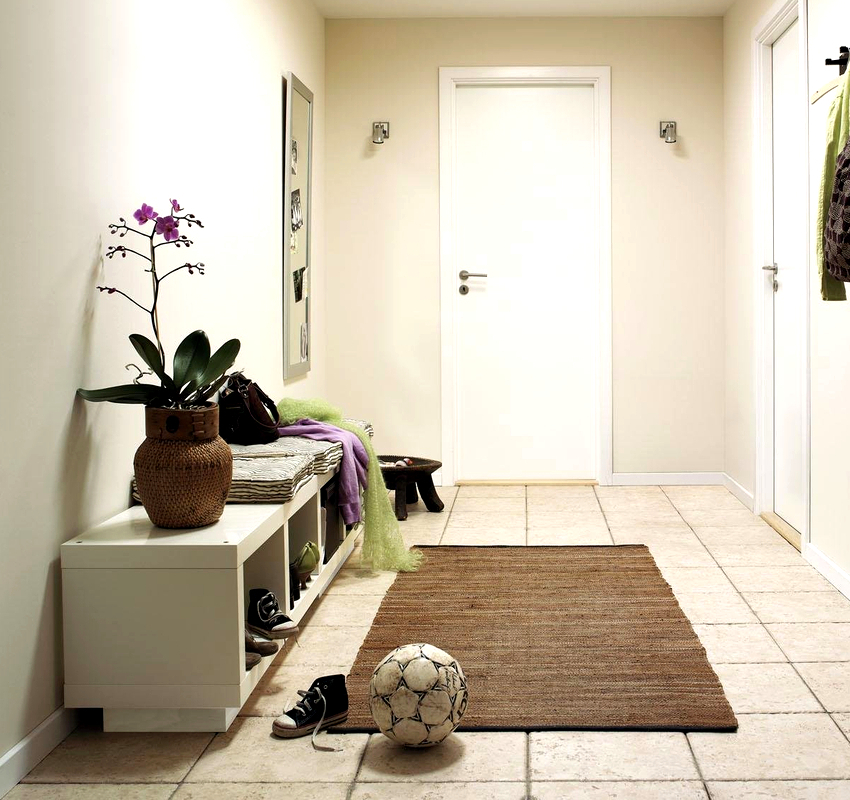 فكرة رائعة أخرى للممر هي لصق ورق الحائط الخفيف. فكرة رائعة أخرى للممر هي لصق ورق الحائط الخفيف.