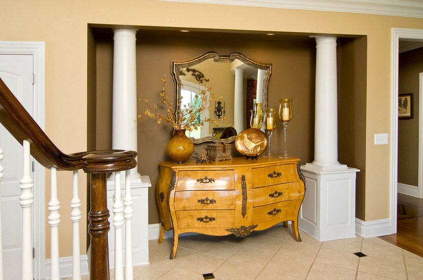 ابتكر تصميمًا عصريًا أنيقًا وفن الآرت ديكو مع كونسول مرآة بإطار فضي ابتكر تصميمًا عصريًا أنيقًا وفن الآرت ديكو مع كونسول مرآة بإطار فضي