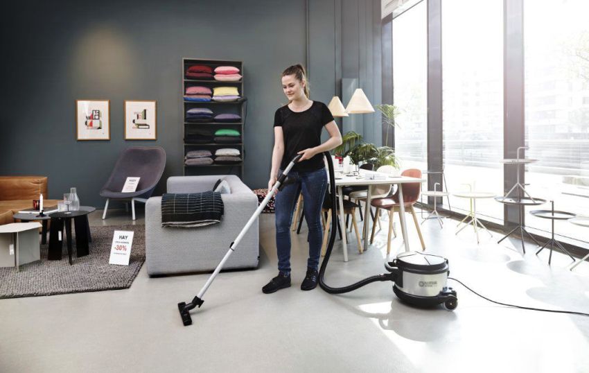 Εάν το διαμέρισμα διαθέτει μεγάλα δωμάτια, επιλέξτε ένα μοντέλο με μήκος καλωδίου έξι ή περισσότερα μέτρα Εάν το διαμέρισμα διαθέτει μεγάλα δωμάτια, επιλέξτε ένα μοντέλο με μήκος καλωδίου έξι ή περισσότερα μέτρα