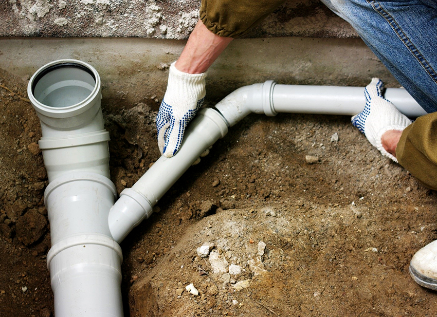 Eski metal boruları plastik veya metal plastik ile değiştirmek daha iyidir Eski metal boruları plastik veya metal plastik ile değiştirmek daha iyidir