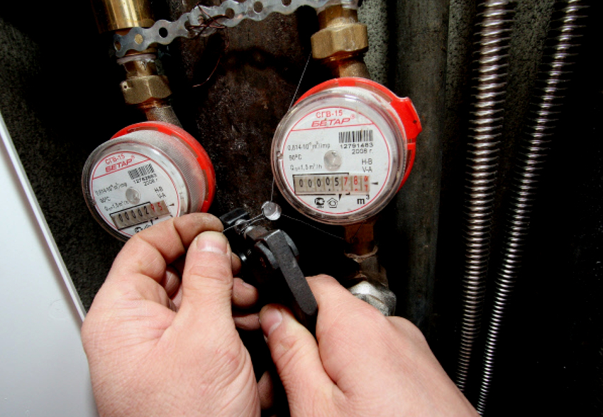 Vannmåleren forsegles umiddelbart etter installasjonen Vannmåleren forsegles umiddelbart etter installasjonen