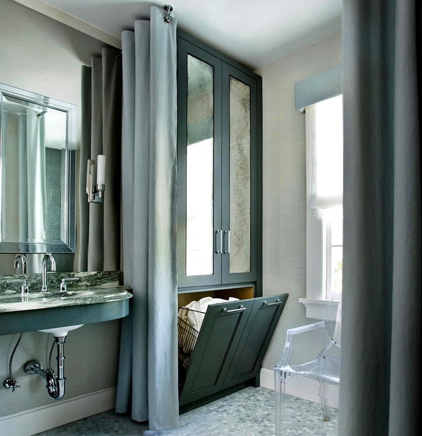 The pencil case is both roomy and compact The pencil case is both roomy and compact