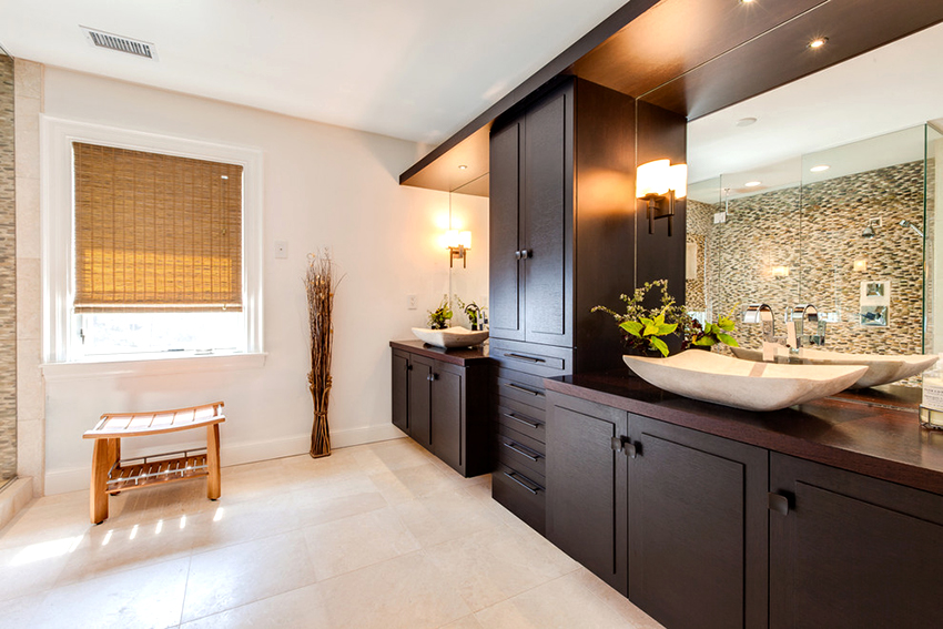 If the bathroom is large, then it is recommended to install a linen cabinet If the bathroom is large, then it is recommended to install a linen cabinet