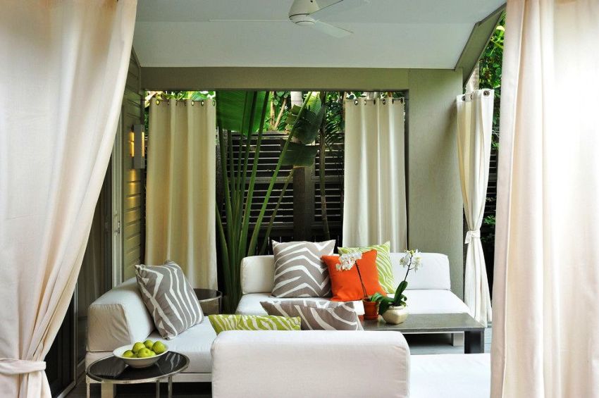 מוט וילון פלסטיק דק וקל נועד רק להחזיק בד טול או וואלי, אך לא חומר כבד מוט וילון פלסטיק דק וקל נועד רק להחזיק בד טול או וואלי, אך לא חומר כבד