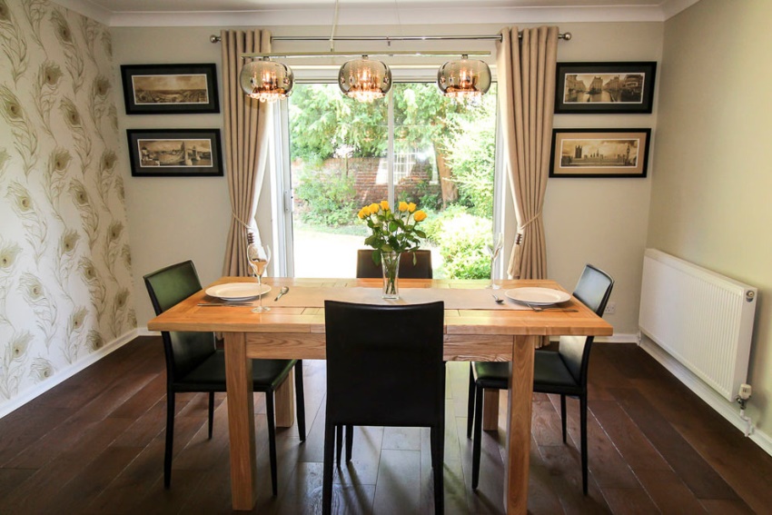 גווני וילונות קרירים ורעננים יעבדו היטב בחדרים שטופי שמש ויתמודדו עם עודף אור בהיר. גווני וילונות קרירים ורעננים יעבדו היטב בחדרים שטופי שמש ויתמודדו עם עודף אור בהיר.