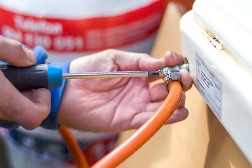 Bago simulan ang trabaho sa pag-install ng supply ng gas, kinakailangan na patayin ang balbula ng gas Bago simulan ang trabaho sa pag-install ng supply ng gas, kinakailangan na patayin ang balbula ng gas