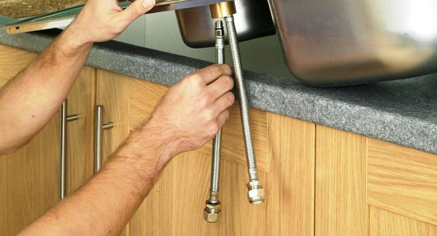 Ang pagpasok ng tubig sa Bellows ay isang corrugated hose na gawa sa hindi kinakalawang na asero Ang linya ng tubig sa Bellows bilang pinaka maaasahang pamamaraan ng koneksyon