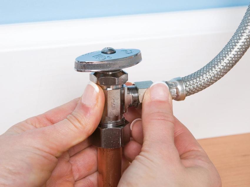 Ang pagpapalit ng eyeliner mismo ay hindi isang problema, ang pangunahing bagay ay upang piliin ang tamang medyas na nakakatugon sa lahat ng mga parameter Ang pagpapalit ng eyeliner mismo ay hindi isang problema, ang pangunahing bagay ay upang piliin ang tamang medyas na nakakatugon sa lahat ng mga parameter