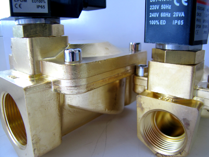 Les électrovannes sont utilisées dans les systèmes d'irrigation automatisés Les électrovannes sont utilisées dans les systèmes d'irrigation automatisés