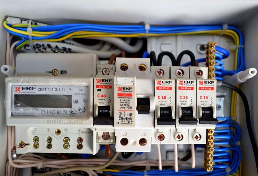 Um das Messgerät auszutauschen, ist es besser, die Dienste eines Spezialisten in Anspruch zu nehmen Um das Messgerät auszutauschen, ist es besser, die Dienste eines Spezialisten in Anspruch zu nehmen