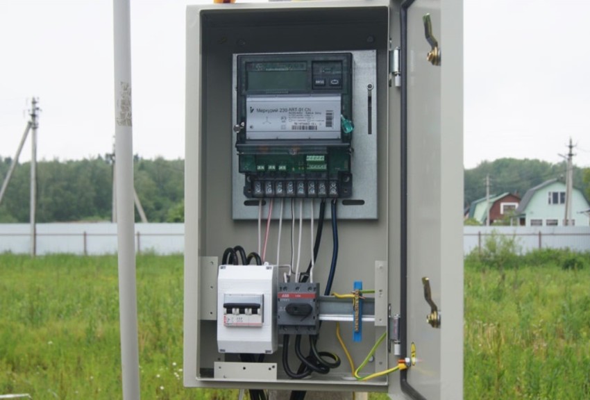 Der Stromzähler sollte sich in einer Höhe von 0,8 m bis 1,7 m befinden Der Stromzähler sollte sich in einer Höhe von 0,8 m bis 1,7 m befinden