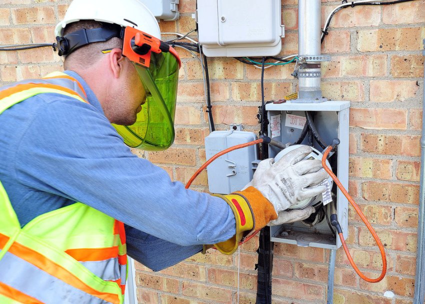 Die Installationshöhe des Messgeräts über dem Boden sollte zwischen 0,8 und 1,7 Metern liegen Die Installationshöhe des Messgeräts über dem Boden sollte zwischen 0,8 und 1,7 Metern liegen