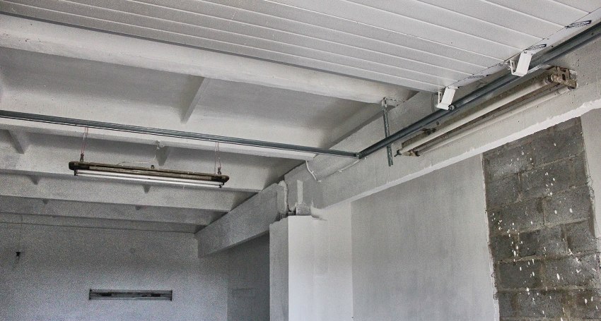 De vigtigste anvendelsesområder for ribbet plader er industribygninger og bryggers til forskellige formål. De vigtigste anvendelsesområder for ribbet plader er industribygninger og bryggers til forskellige formål.