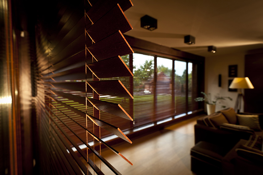 Blinds can be made of beech, cherry, cedar, linden or cork Blinds can be made from beech, cherry, cedar, linden or cork