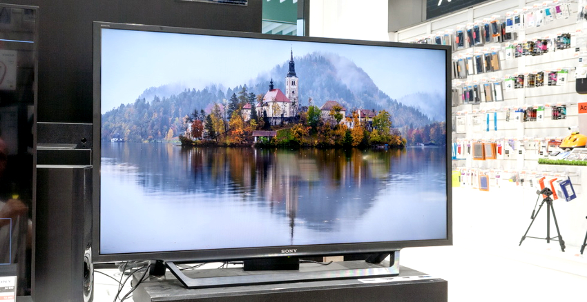 TV-modell KDL-40RE353 fra SONY, takket være direkte LED-bakgrunnsbelysning, overrasker med høy bildekvalitet TV-modell KDL-40RE353 fra SONY, takket være direkte LED-bakgrunnsbelysning, overrasker med høy bildekvalitet