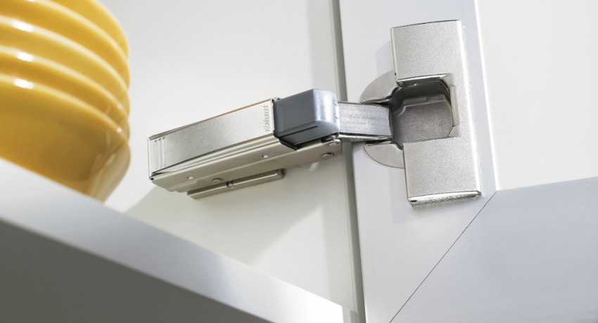 Gần hơn là một cơ chế đặc biệt được lắp đặt trên tủ để đóng chúng một cách trơn tru. Đóng tủ bếp: đảm bảo đồ nội thất hoạt động lâu bền
