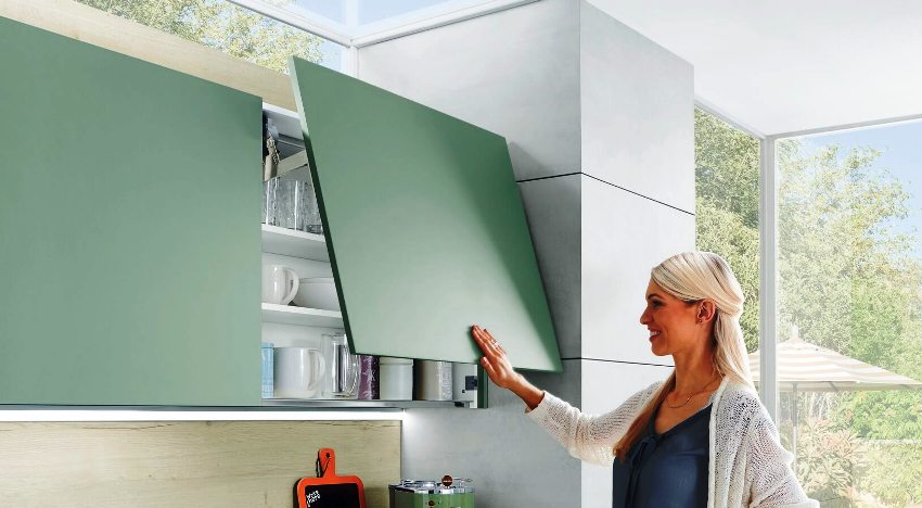 Lắp đặt cửa tủ tránh được các vụn sơn và các hư hỏng khác cho bề mặt tủ Lắp đặt cửa tủ tránh được các vụn sơn và các hư hỏng khác cho bề mặt tủ