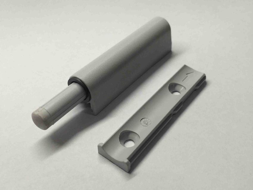 Bộ giảm chấn được sản xuất với hai phiên bản, dưới dạng giảm sóc hoặc cản va Bộ giảm chấn được sản xuất với hai phiên bản, dưới dạng giảm sóc hoặc cản va