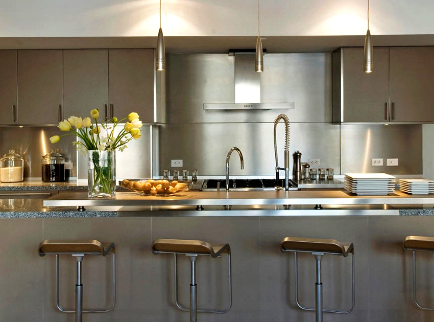 Metallinen esiliina ei ime likaa ja hajuja, helppo puhdistaa Metallinen esiliina ei ime likaa ja hajuja, helppo puhdistaa