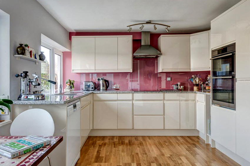 Lasinen esiliina kestää lämpötilan muutoksia Lasinen esiliina kestää lämpötilan muutoksia