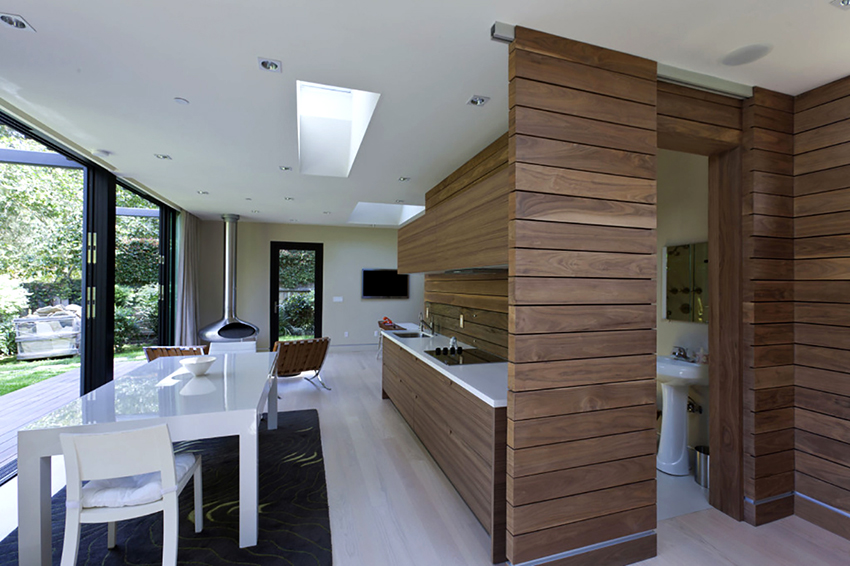 Puuvuoresta valmistettu esiliina näyttää kauniilta ja edustavalta Puuvuoresta valmistettu esiliina näyttää kauniilta ja edustavalta