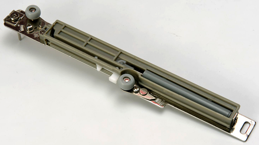 Οι συρόμενοι μηχανισμοί για θύρες θαλάμου υποστηρίζονται και αναρτώνται Οι συρόμενοι μηχανισμοί για θύρες θαλάμου υποστηρίζονται και αναρτώνται