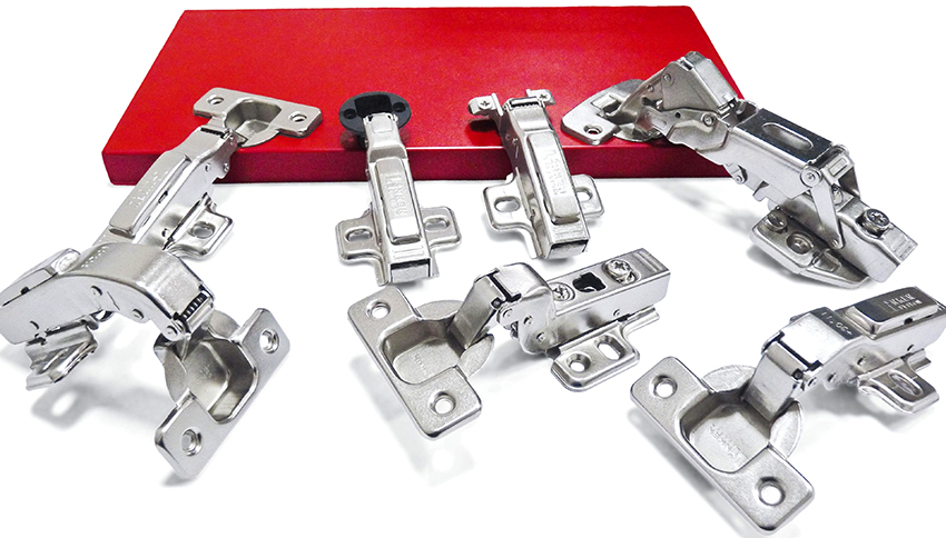 Το υλικό στερέωσης αποτελείται από ένα συρόμενο σύστημα, προφίλ, θέσεις, οδηγούς και στεγανοποιήσεις Το υλικό στερέωσης αποτελείται από ένα συρόμενο σύστημα, προφίλ, θέσεις, οδηγούς και στεγανοποιήσεις