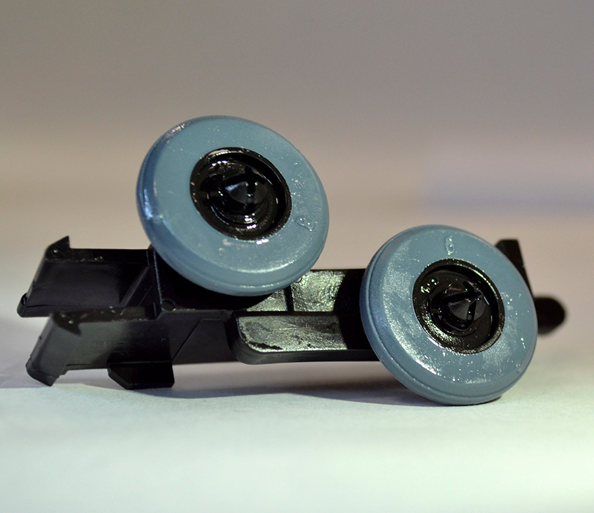 Οι κύλινδροι υψηλής ποιότητας παρέχουν μια ομαλή και αθόρυβη κίνηση των θυρών της ντουλάπας Οι κύλινδροι υψηλής ποιότητας παρέχουν μια ομαλή και αθόρυβη κίνηση των θυρών της ντουλάπας