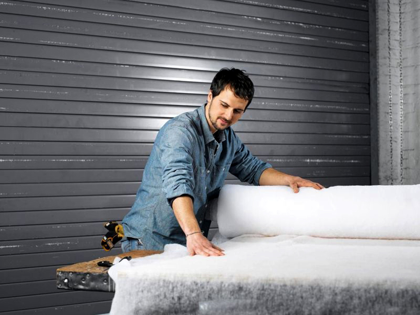 Pentru o tăblie moale, veți avea nevoie de placaj, cauciuc spumos sau de iarnă sintetică, țesătură de tapițerie și scule Pentru o tăblie moale, veți avea nevoie de placaj, cauciuc spumos sau de iarnă sintetică, țesătură de tapițerie și scule